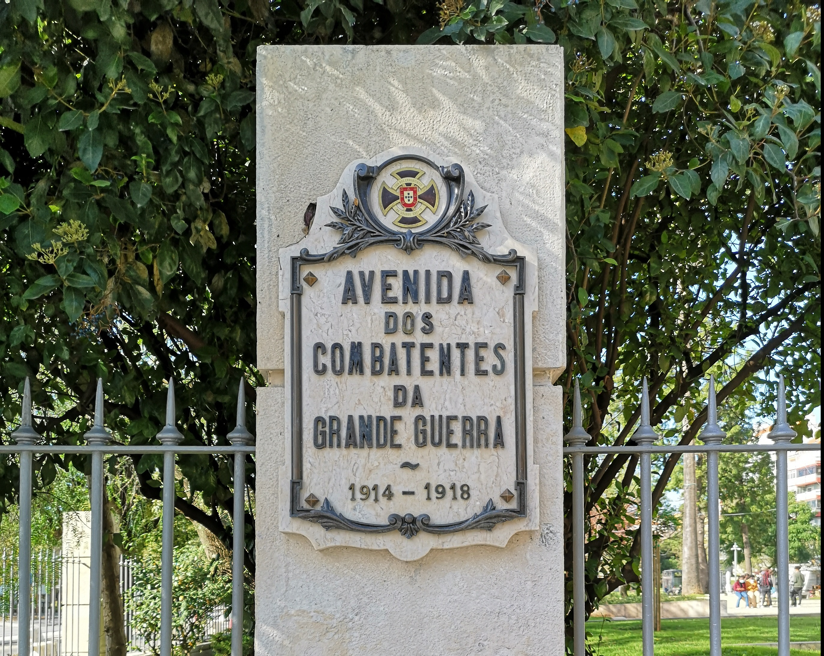 Placa toponímica da Av dos Combatentes da Grande Guerra em Algés