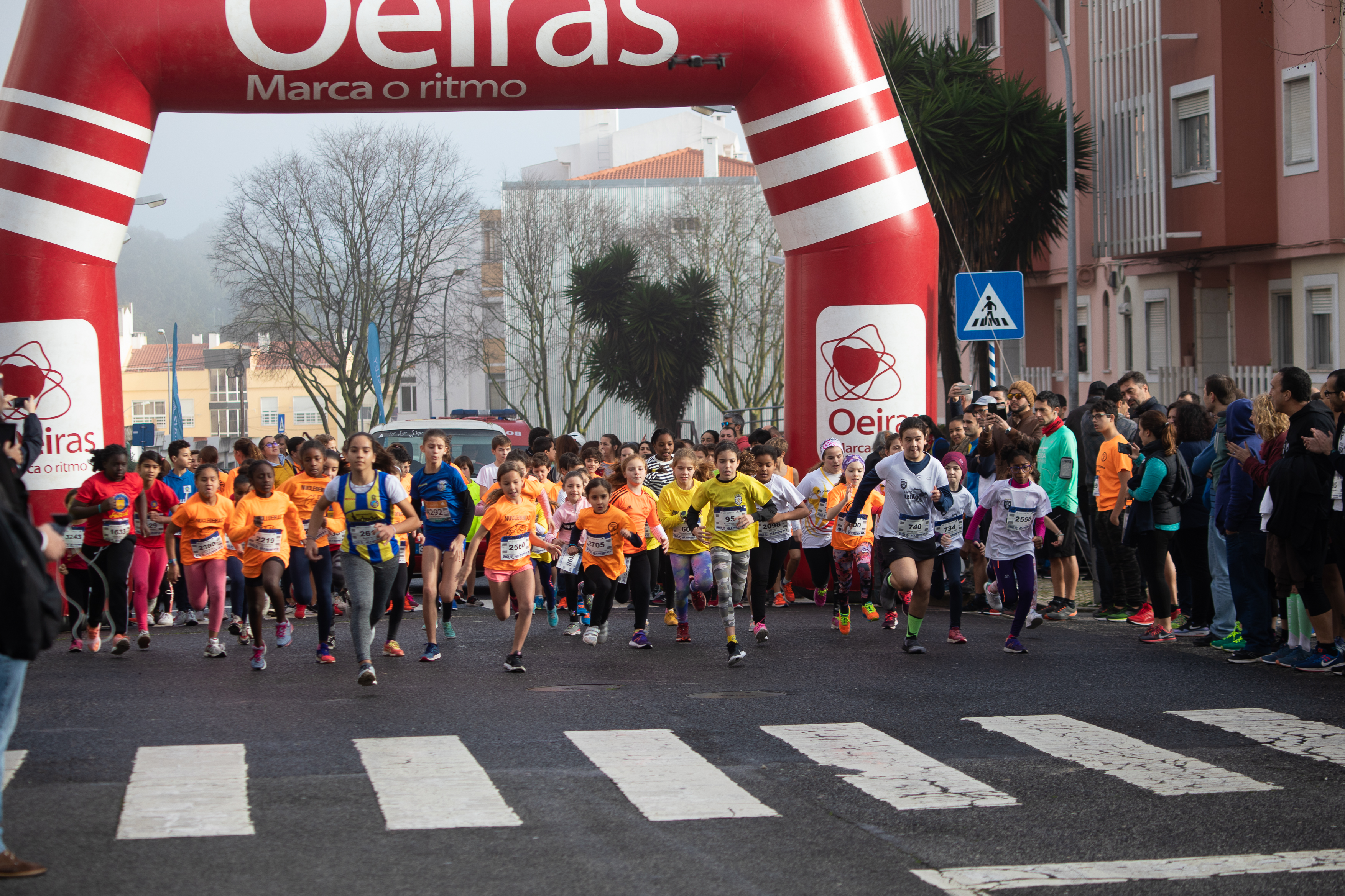 Reta da meta com atletas de atletismo