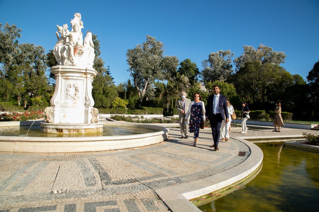 Vice Presidente Francisco Rocha Gonçalves, Vice-Presidente do Parlamento da Suécia, Lotta Fornarve e restante comitiva numa visita a Oeiras